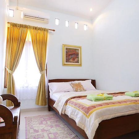 Griya Kedasih Guesthouse Yogyakarta Bagian luar foto