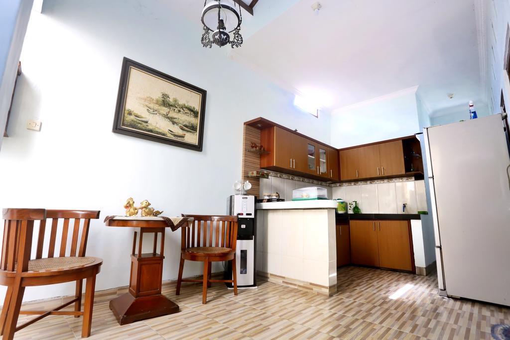 Griya Kedasih Guesthouse Yogyakarta Bagian luar foto