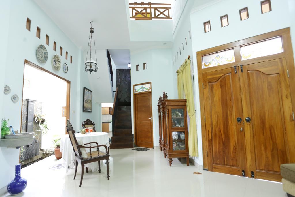 Griya Kedasih Guesthouse Yogyakarta Bagian luar foto