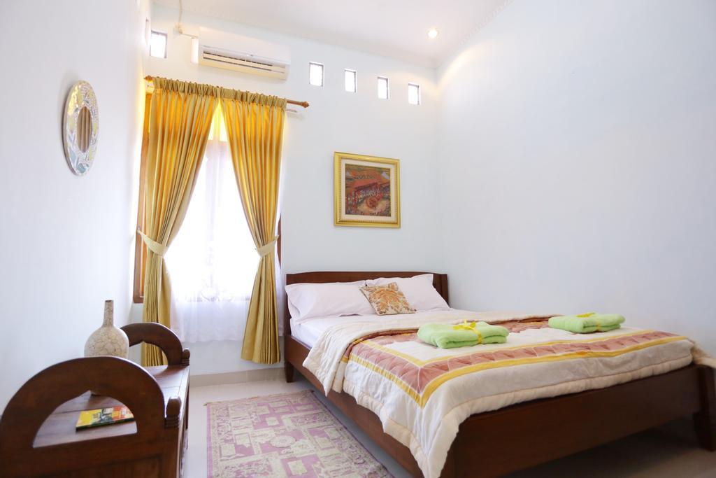 Griya Kedasih Guesthouse Yogyakarta Bagian luar foto