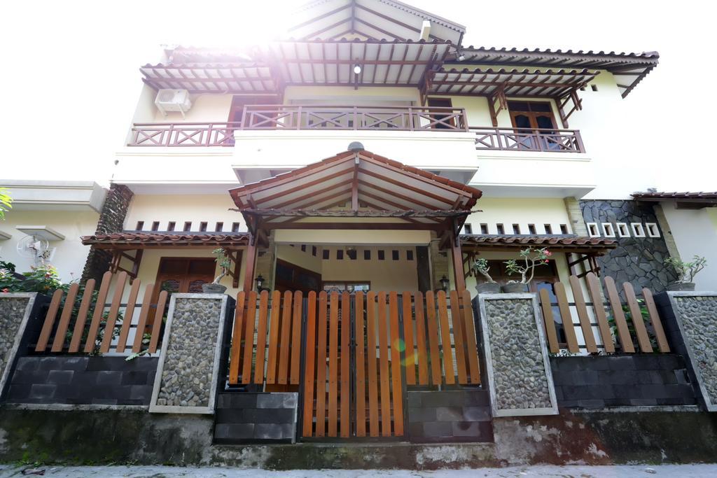 Griya Kedasih Guesthouse Yogyakarta Bagian luar foto