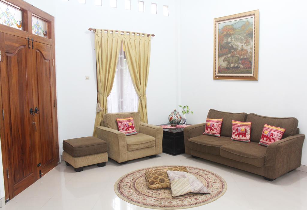 Griya Kedasih Guesthouse Yogyakarta Bagian luar foto